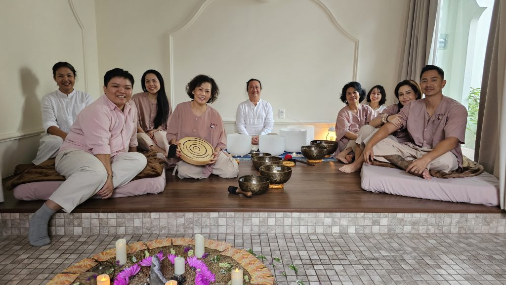 Đội ngũ và khách tại HEALIVERSE